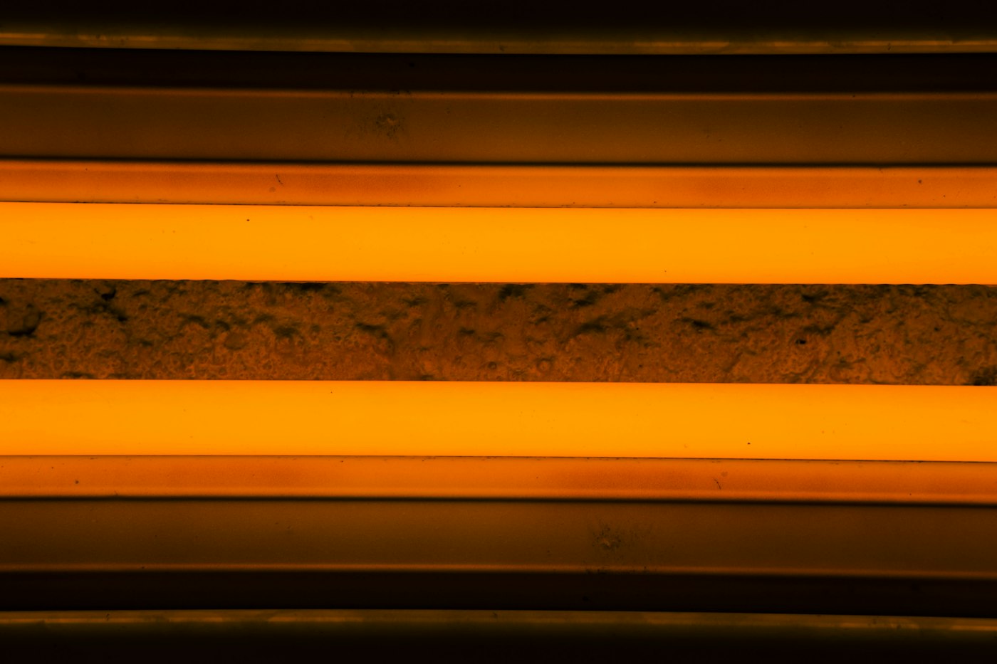 Glowing electric heating element
